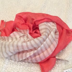 NWT  Chico’s scarf